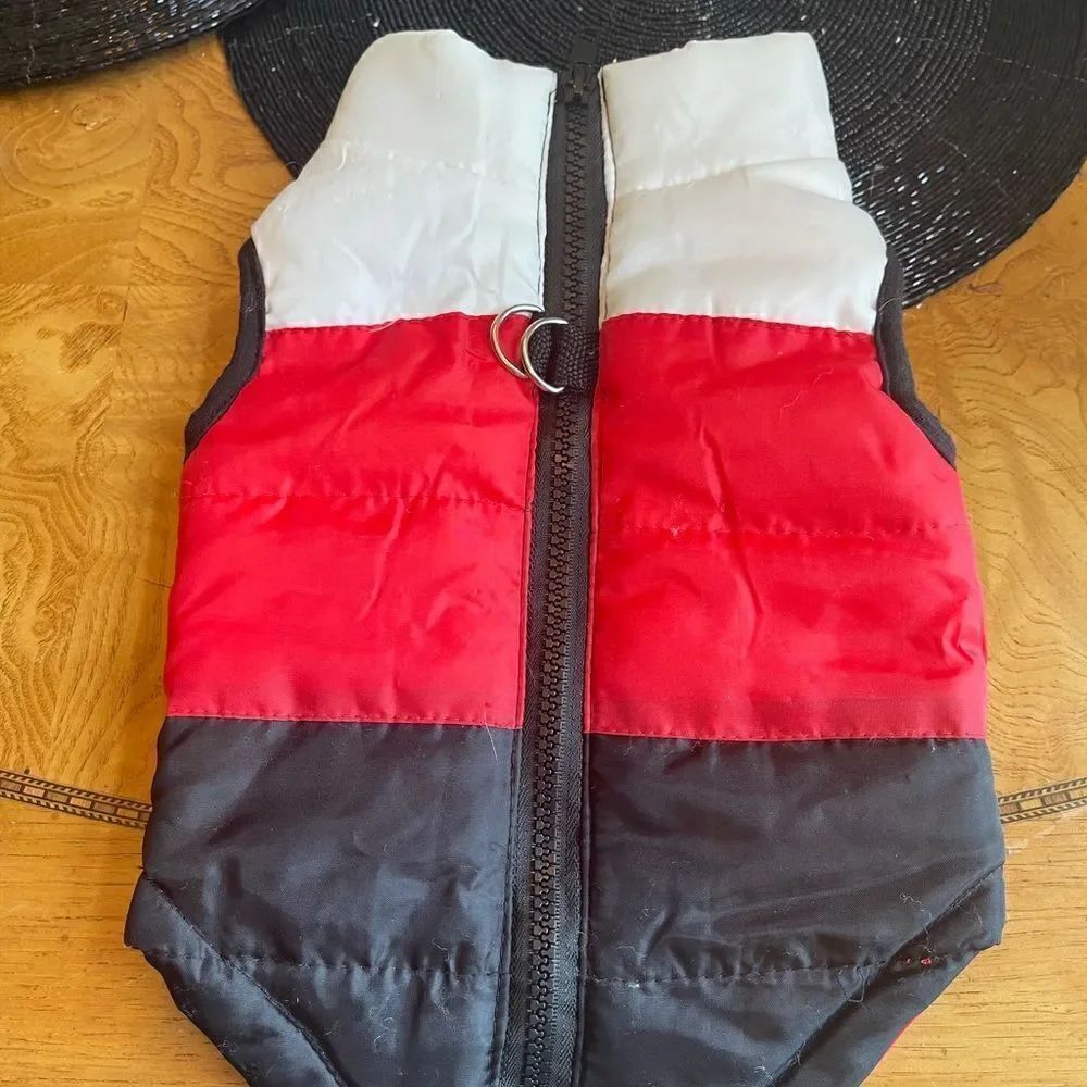 DOGGIE PUFFER Best w Leash clip and zip!
